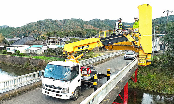 橋梁点検イメージ橋上